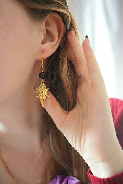 Boucles D'Oreilles avec Perles d'Obsidienne et Pendentif de Déesse